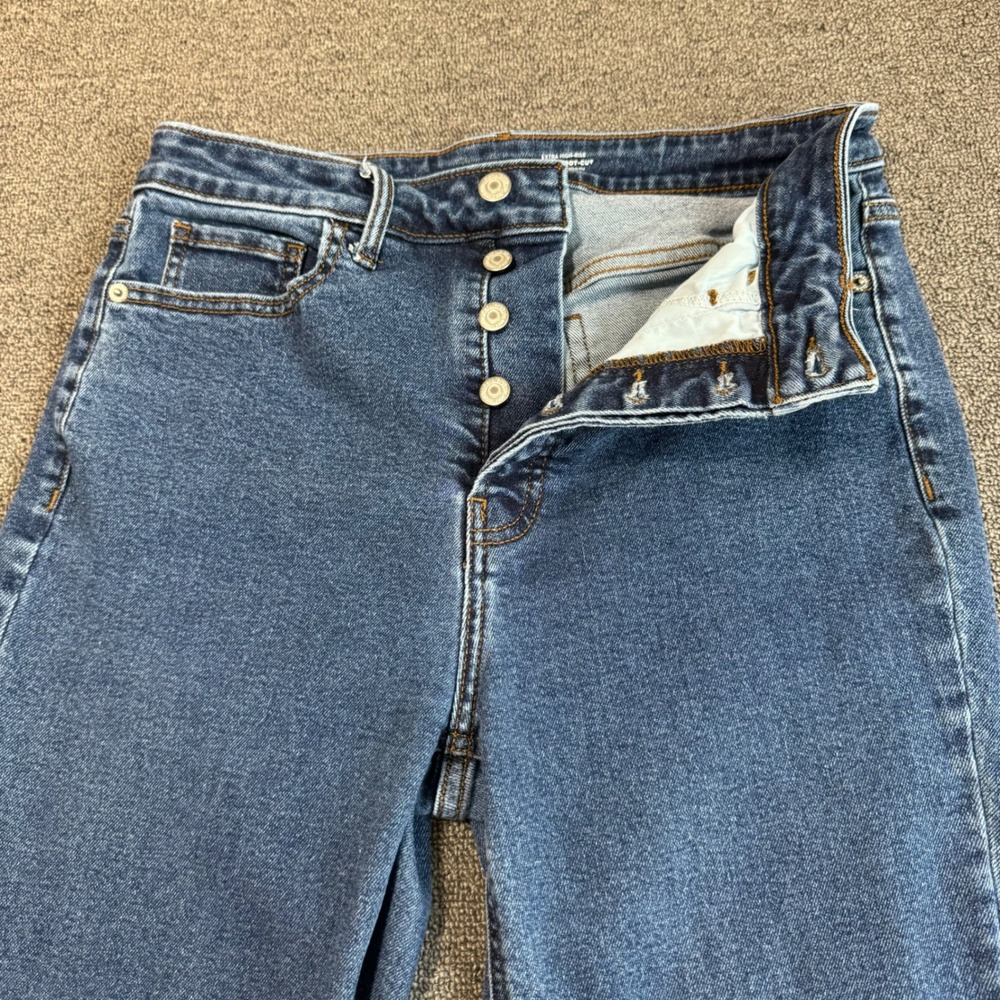 Old Navy Extra High-Rise Kicker Boot-Cut Jeans Blue Button Fly Sz 8 Casual Wear - Picture 2 of 11